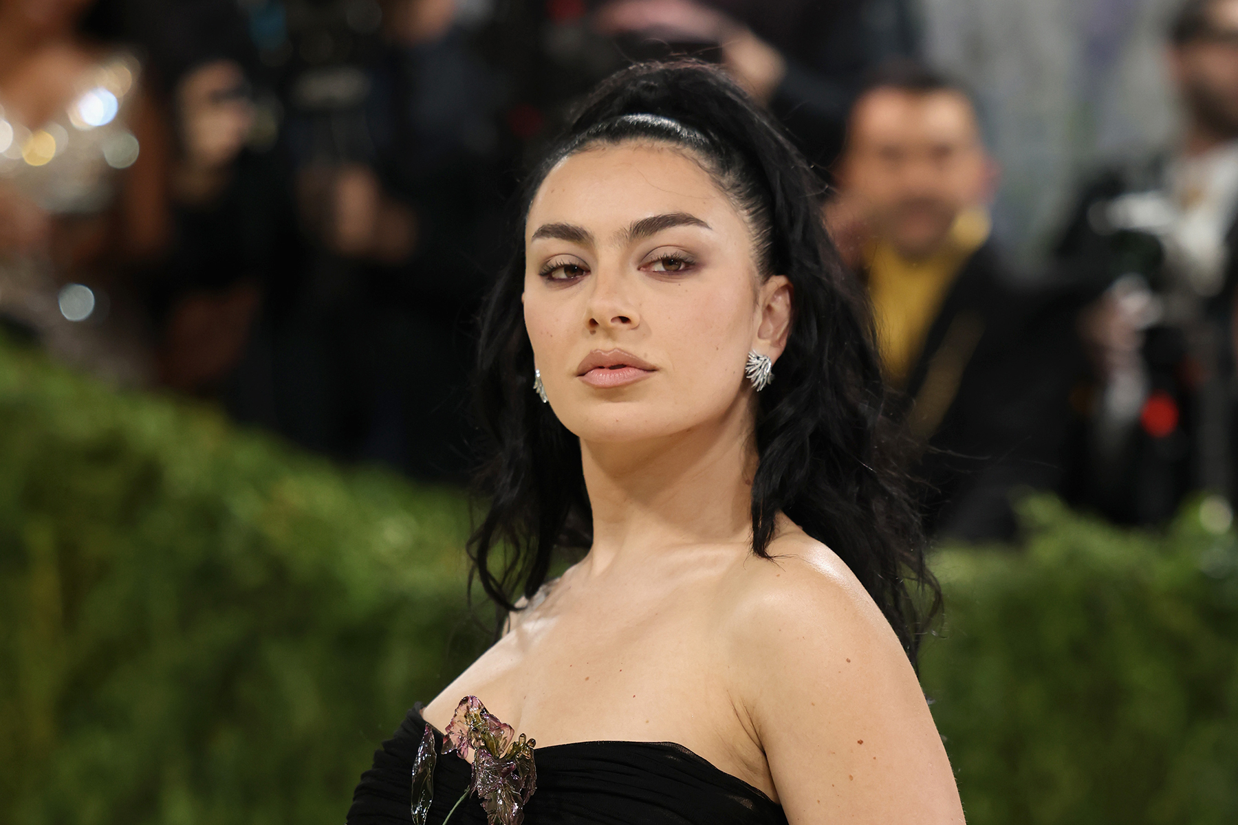 Charli XCX’s ‘Music, Fashion, Film’ Is a 30-Minute Left Turn